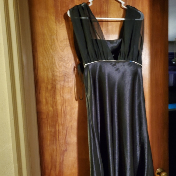 The Perfect Little Black Dress - Picture 2 of 6